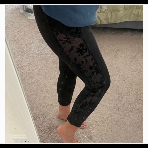 lululemon athletica Pants - Lululemon Wunder Under Crop High-Rise Flocked 21"